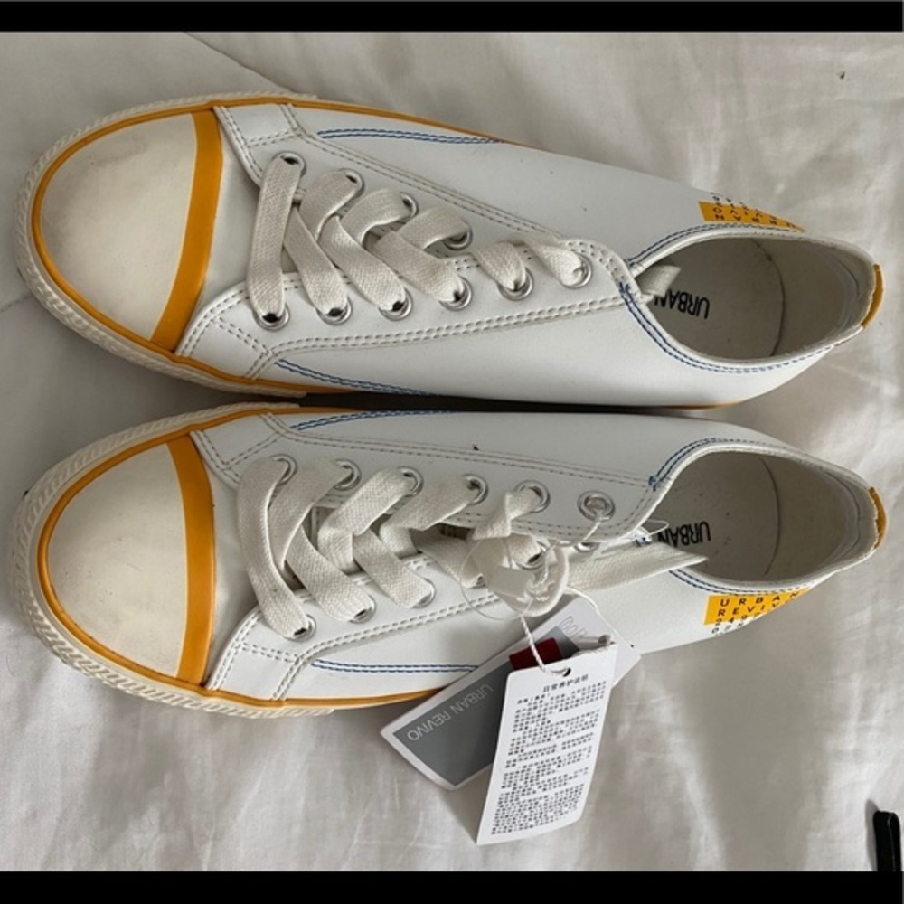 URBAN REVIVO super unique sneakers💛🤍💛